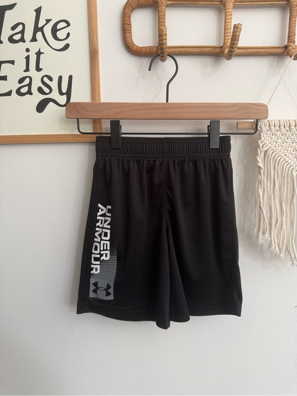Under Armour - size 6 - spellout/logo shorts